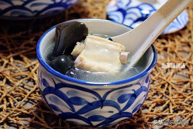 6道用電飯鍋燉的湯,把食材放鍋里,一鍵即成,秋天乾燥要多喝湯