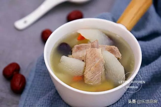 6道用電飯鍋燉的湯,把食材放鍋里,一鍵即成,秋天乾燥要多喝湯