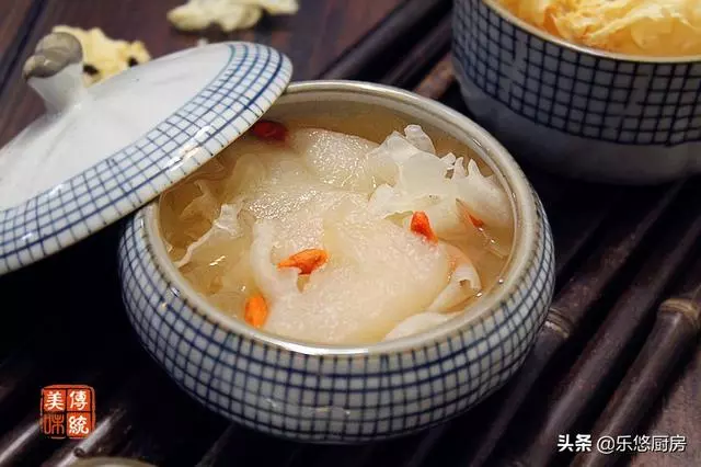6道用電飯鍋燉的湯,把食材放鍋里,一鍵即成,秋天乾燥要多喝湯