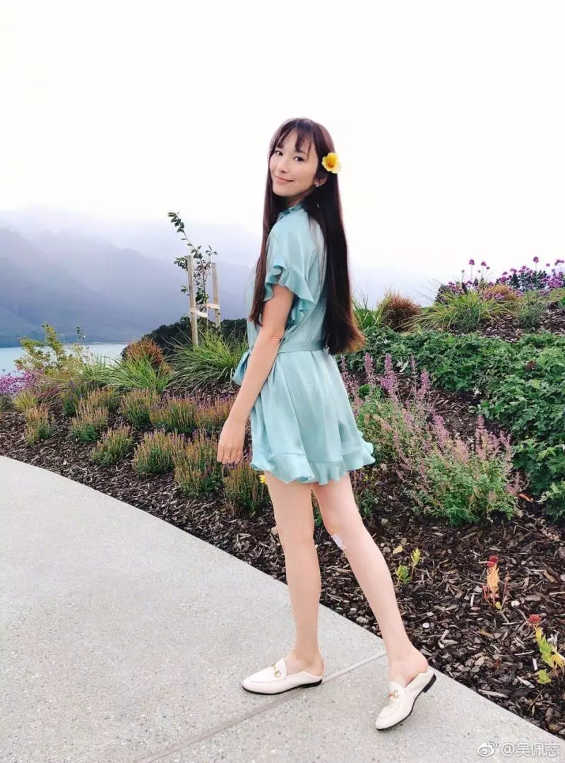 6年產4胎!吳佩慈「挺5個月孕肚」慶41歲生日 揪10孕婦開趴「溫馨粉紅風」化身公主