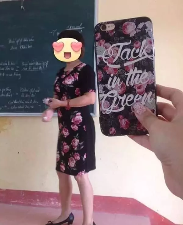 笑到無法上課!學生發現「老師跟文具撞衫」憋笑偷拍 PO出「一系列對照組」秒笑歪:行走的鉛筆盒