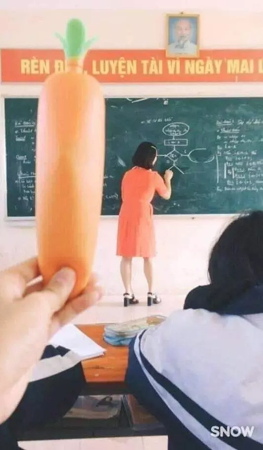 笑到無法上課!學生發現「老師跟文具撞衫」憋笑偷拍 PO出「一系列對照組」秒笑歪:行走的鉛筆盒