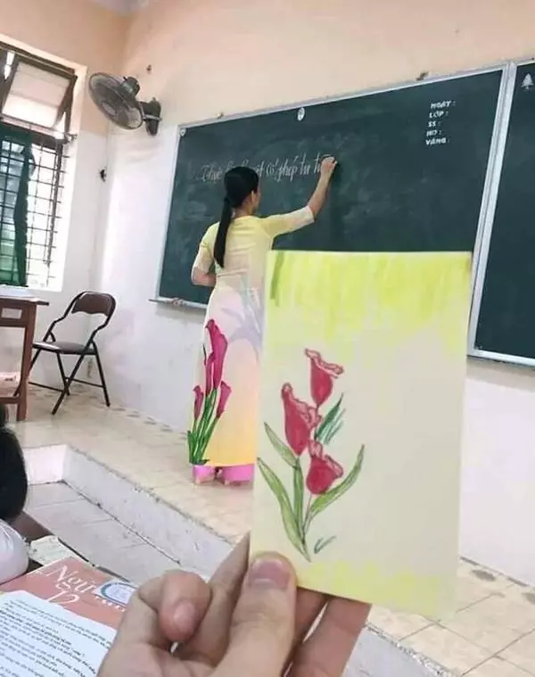 笑到無法上課!學生發現「老師跟文具撞衫」憋笑偷拍 PO出「一系列對照組」秒笑歪:行走的鉛筆盒