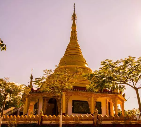 兩國共享一個村,一半在中國一半在緬甸,出門散步就出國!