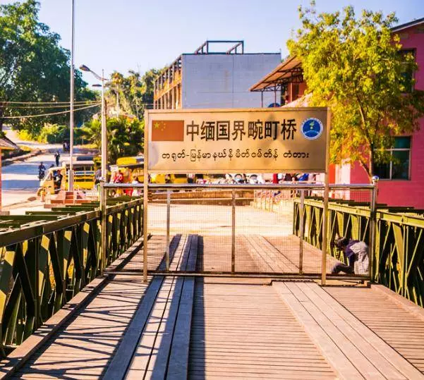 兩國共享一個村,一半在中國一半在緬甸,出門散步就出國!