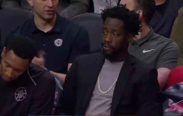 NBA底薪球員有多心酸?錢少坐冷板凳就算了,還吃隊友剩下的食物!