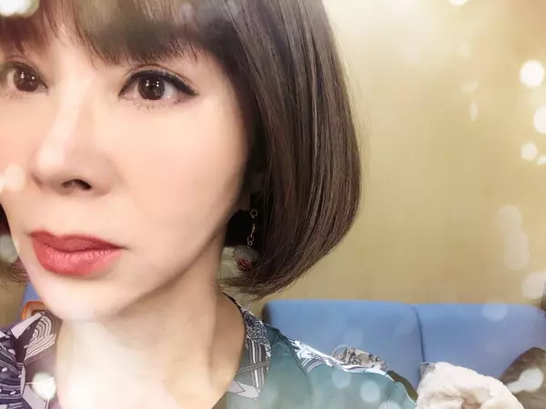「最美歐巴桑」陳美鳳驚爆「戀小25歲鮮肉」被抓包!臉書PO照「消瘦臉頰凹陷照」流露感情狀況!
