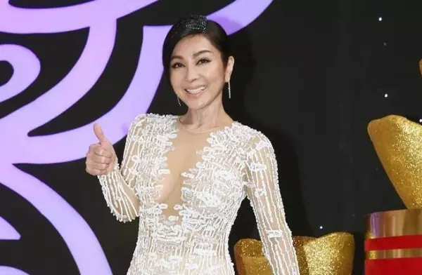 「最美歐巴桑」陳美鳳驚爆「戀小25歲鮮肉」被抓包!臉書PO照「消瘦臉頰凹陷照」流露感情狀況!