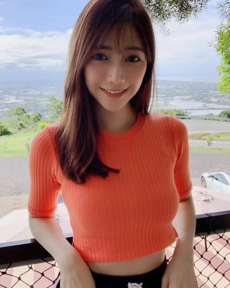 最美魚販超吸睛!「阿澎」甜美臉蛋玲瓏有緻,性感曲線引得網友想立馬娶回家!