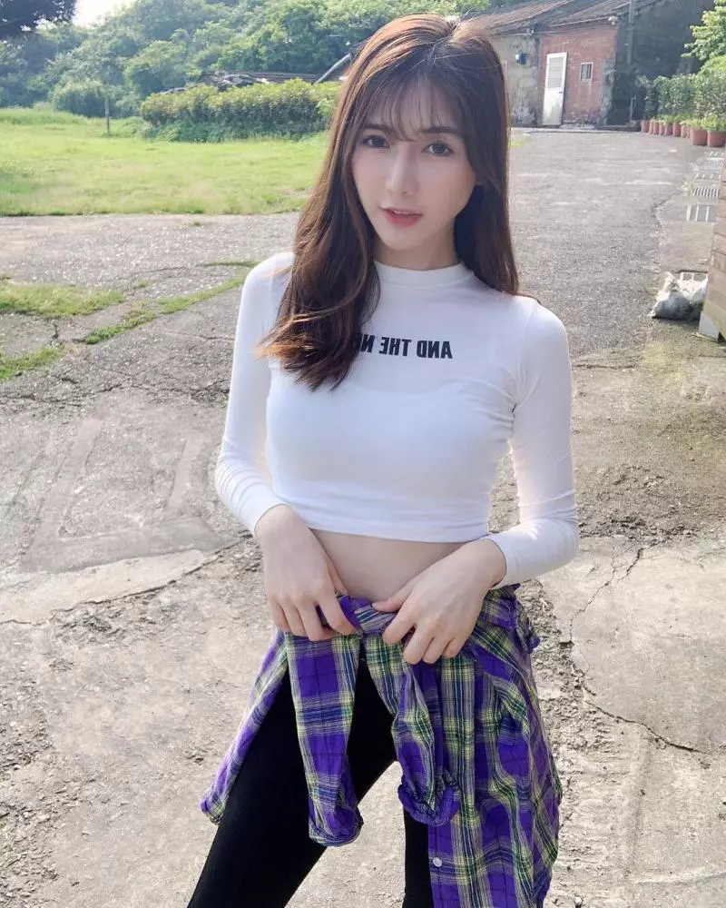 最美魚販超吸睛!「阿澎」甜美臉蛋玲瓏有緻,性感曲線引得網友想立馬娶回家!