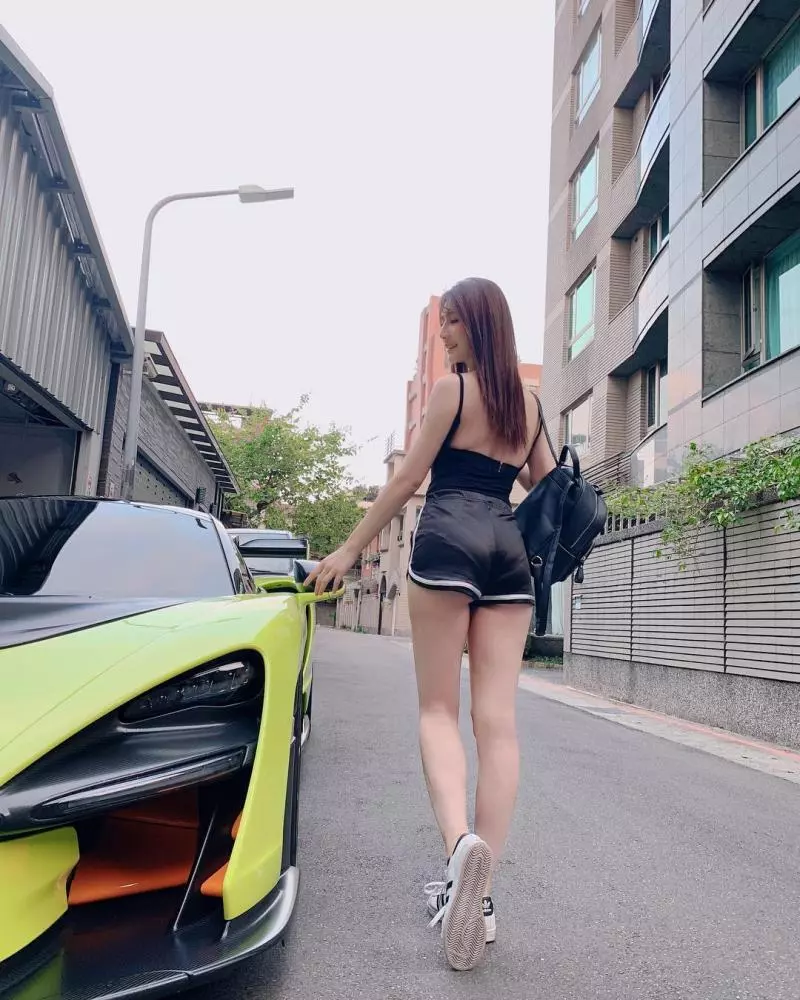 最美魚販超吸睛!「阿澎」甜美臉蛋玲瓏有緻,性感曲線引得網友想立馬娶回家!