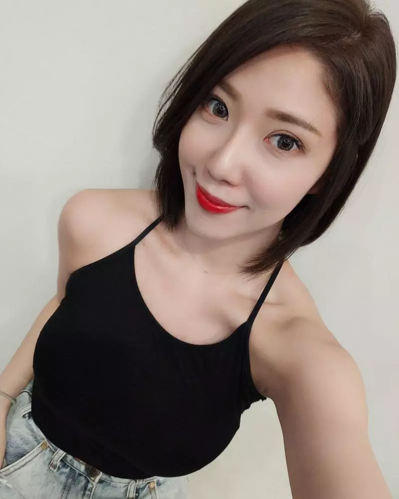 氣質小健貨「陳禹婕Amber Chen」水汪電眼笑容超迷人,前凸後翹逆天曲線辣斷男人理智線!
