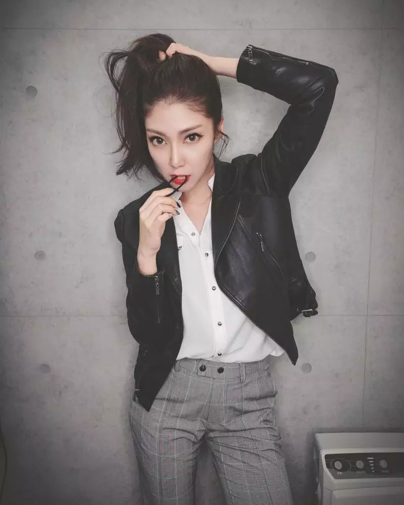 氣質小健貨「陳禹婕Amber Chen」水汪電眼笑容超迷人,前凸後翹逆天曲線辣斷男人理智線!