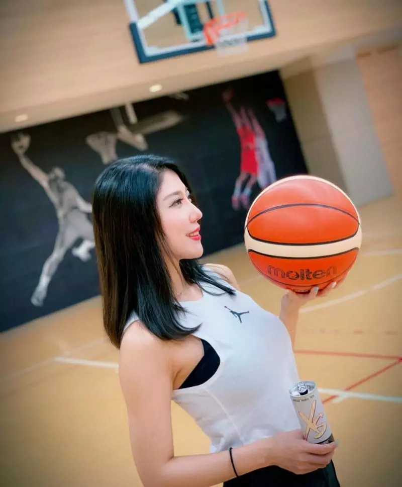 氣質小健貨「陳禹婕Amber Chen」水汪電眼笑容超迷人,前凸後翹逆天曲線辣斷男人理智線!