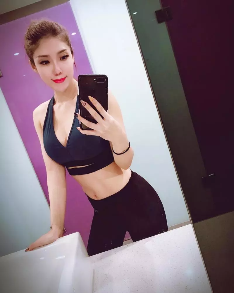 氣質小健貨「陳禹婕Amber Chen」水汪電眼笑容超迷人,前凸後翹逆天曲線辣斷男人理智線!