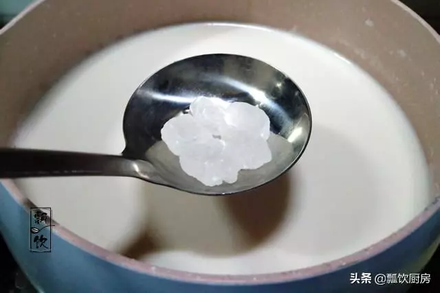 鈣是牛奶的多倍,9月常喝,強壯筋骨記憶力好,比喝牛奶豆漿強