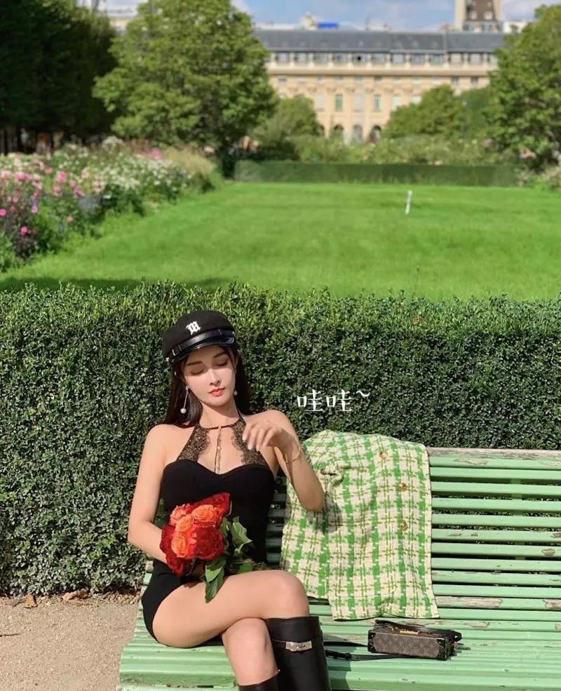 擁有兩國( 法國+ 德國)的混血兒美到像個真人芭比娃娃~