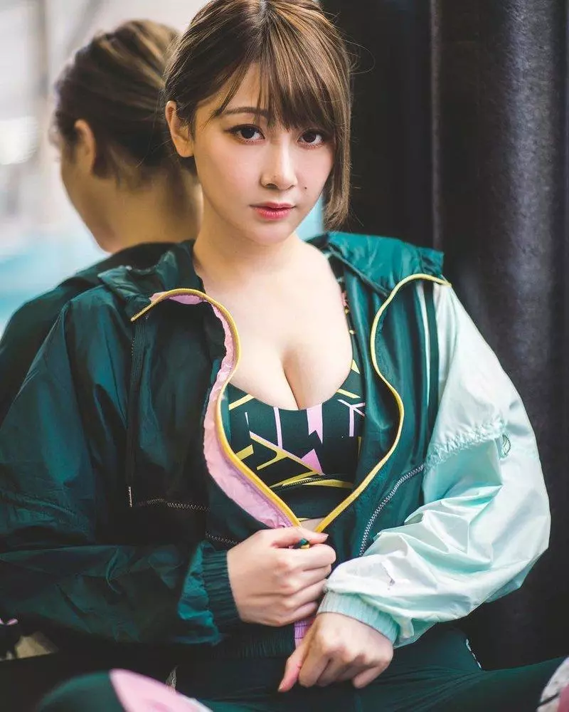 性感直逼「明日花綺羅」!超兇網紅「真實身材」曝光 腹部「一坨肉炸出」網嚇壞!