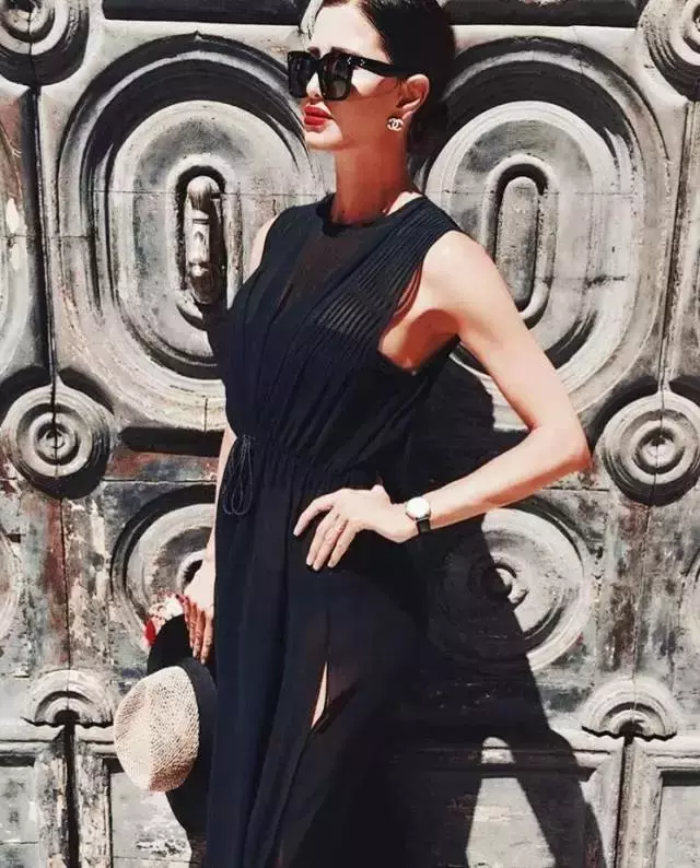 50歲奶奶一雙美腿狂吸33萬粉,時尚穿搭不輸維密超模