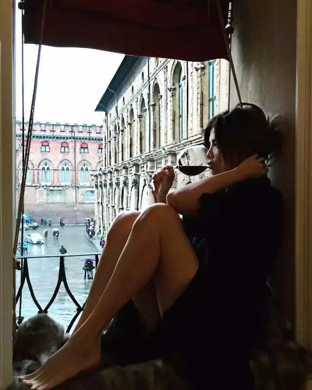 50歲奶奶一雙美腿狂吸33萬粉,時尚穿搭不輸維密超模