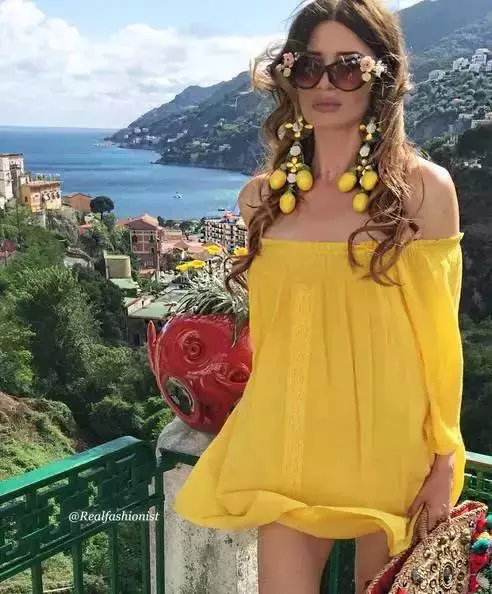 50歲奶奶一雙美腿狂吸33萬粉,時尚穿搭不輸維密超模