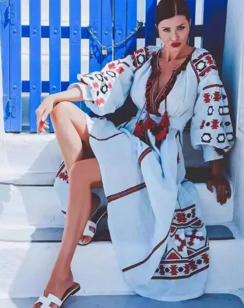 50歲奶奶一雙美腿狂吸33萬粉,時尚穿搭不輸維密超模