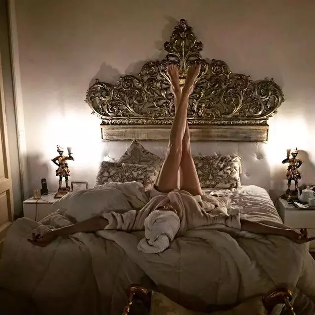 50歲奶奶一雙美腿狂吸33萬粉,時尚穿搭不輸維密超模