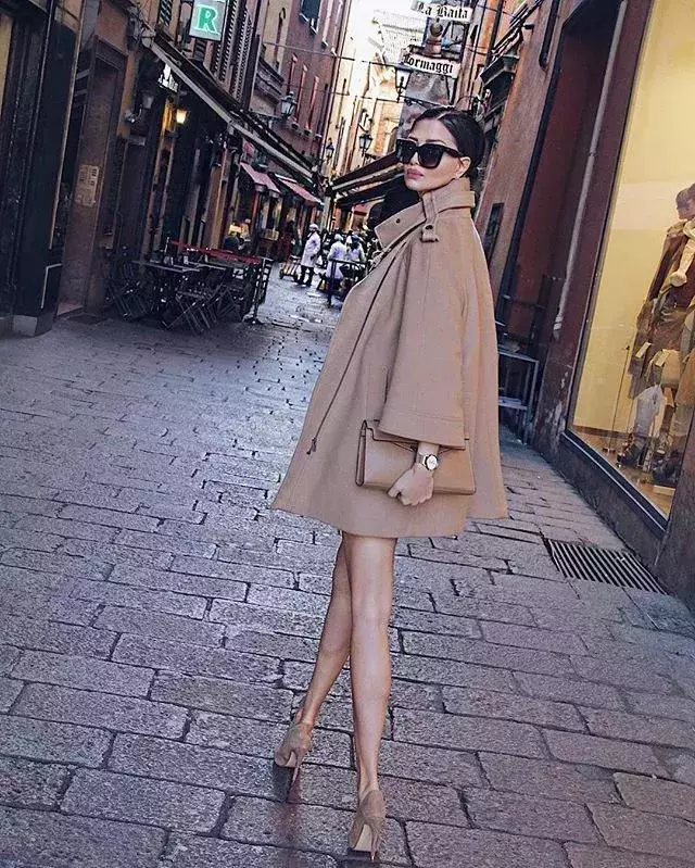 50歲奶奶一雙美腿狂吸33萬粉,時尚穿搭不輸維密超模