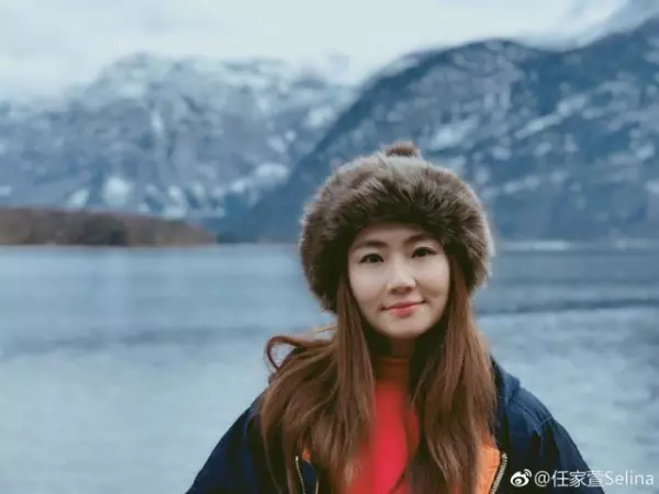 昔日Selina回歸了!她曬旅遊美照瘦出尖下巴,粉絲開心呼喊:女神顏值終於回來了!