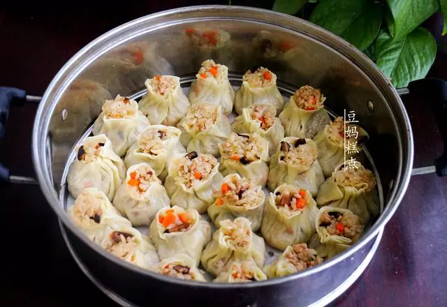 花2分鐘,學會燒麥的做法,又香又糯,做一次一周的早餐就夠了
