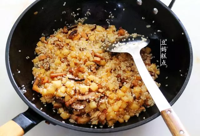 秋天,這菜最水嫩,與大米一起放電飯煲一燜,孩子能吃一大碗