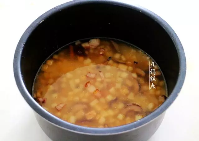 秋天,這菜最水嫩,與大米一起放電飯煲一燜,孩子能吃一大碗