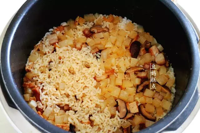 秋天,這菜最水嫩,與大米一起放電飯煲一燜,孩子能吃一大碗