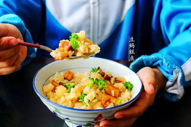 秋天,這菜最水嫩,與大米一起放電飯煲一燜,孩子能吃一大碗