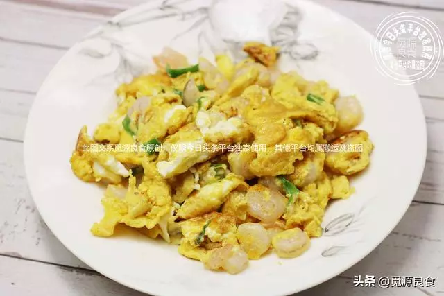 蝦仁炒雞蛋的家常做法,雞蛋滑嫩、蝦仁鮮美無腥味,喜歡可以試試