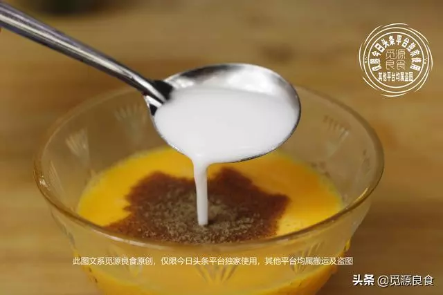 蝦仁炒雞蛋的家常做法,雞蛋滑嫩、蝦仁鮮美無腥味,喜歡可以試試