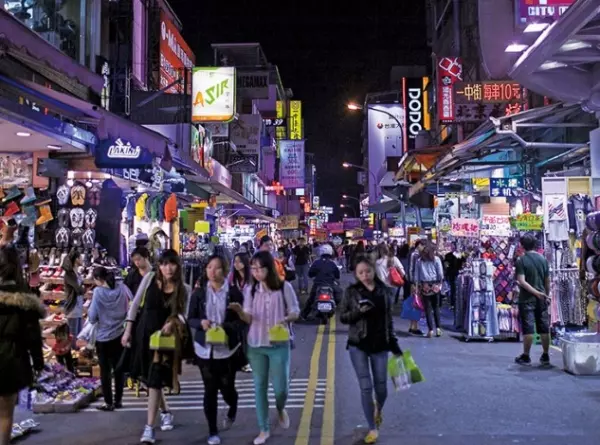 坑錢事又一樁?知名夜市「糖葫蘆一串299元」遭質疑 店家卻大喊「明明很便宜」!