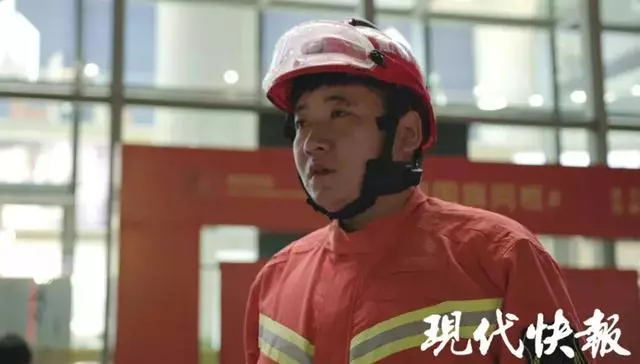 男友沒空娶我!女友披婚紗「跨越400公里求婚」 男友轉頭哭了「當場跪地」:真的很對不起