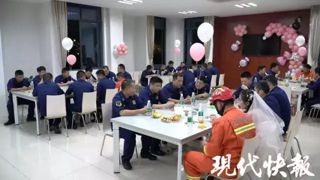 男友沒空娶我!女友披婚紗「跨越400公里求婚」 男友轉頭哭了「當場跪地」:真的很對不起
