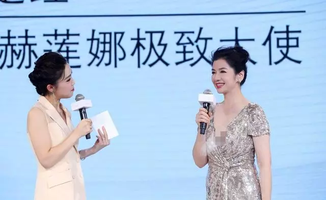 59歲鍾楚紅曬登山照,「素顏出鏡」超自信,一臉皺紋比濃妝美多了