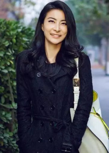隱瞞十餘年,郭晶晶終於道出退休金額,難怪霍家如此看重她!