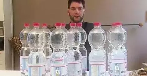 德國男子每小時都要喝水,睡覺都不能停,不喝就活不下去!