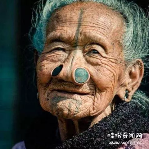 最奇葩風俗,因部落女子長的太美,害怕被搶竟全部選擇毀容 !