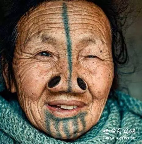最奇葩風俗,因部落女子長的太美,害怕被搶竟全部選擇毀容 !
