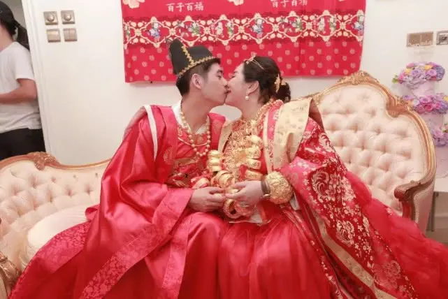 婚事延後2年!何鴻燊四房長女「讓女兒當花童」見證婚禮,意外曝露「爸爸身體狀況」98歲依然健康!