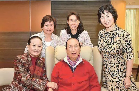 婚事延後2年!何鴻燊四房長女「讓女兒當花童」見證婚禮,意外曝露「爸爸身體狀況」98歲依然健康!