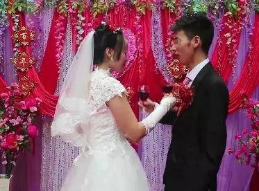 啞巴妻子嫁入我家,我每次上班都攔著不讓走,查看監控,畫面讓我怒了!