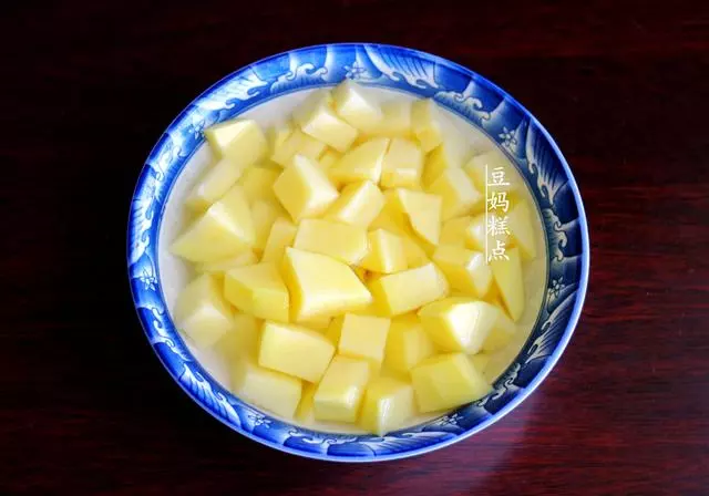 土豆和它真是絕配,我家隔三差五做,香濃味美,孩子每次都搶著吃