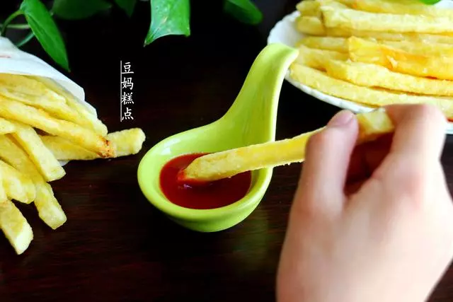 教你自製正宗炸薯條,4塊錢做2大盤,酥脆香軟,口感不輸肯德基