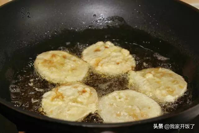 藕與它是絕配,不炒不燉,這樣做香酥脆爽不油膩,幾天不吃就饞